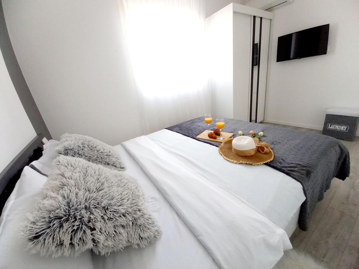 Villa Tia With Heated Pool & Jacuzzi Murvica  Екстер'єр фото