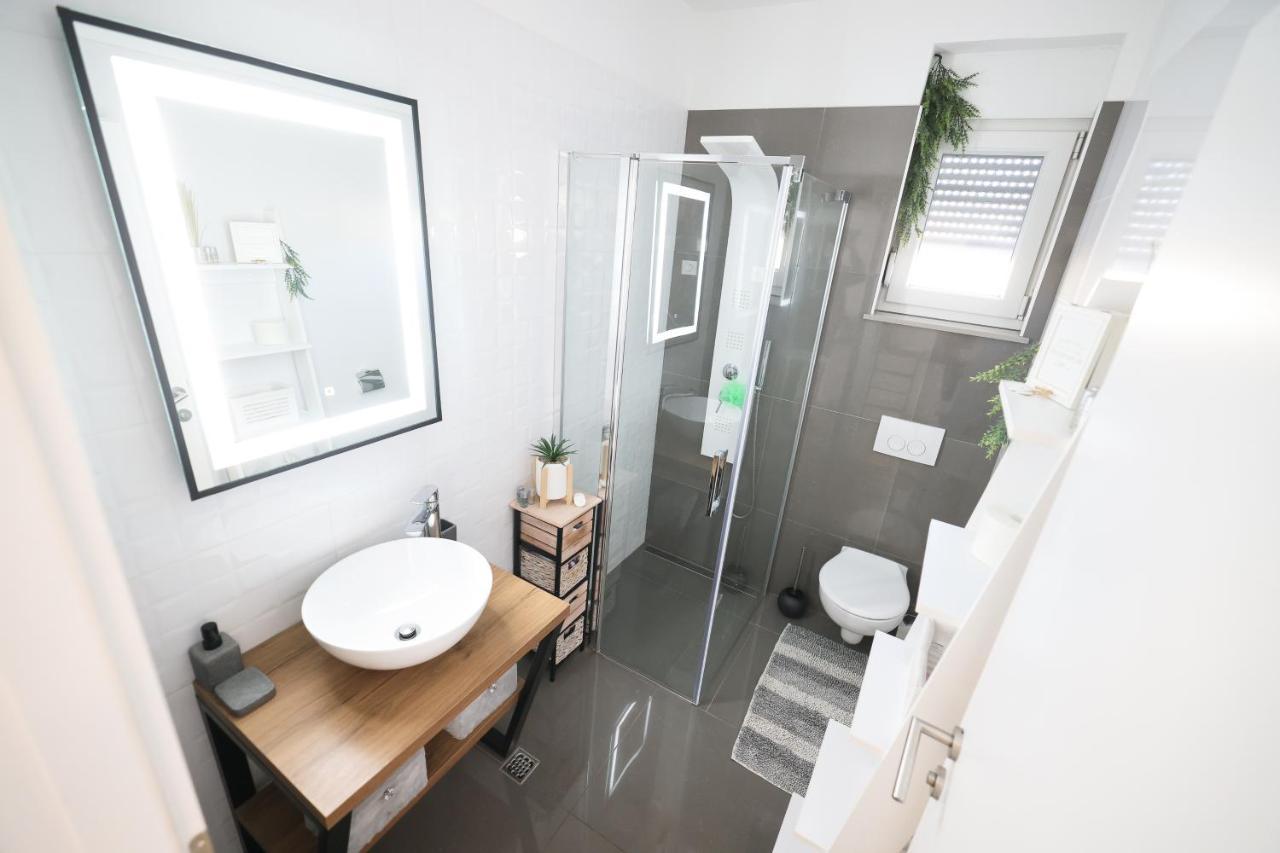 Villa Tia With Heated Pool & Jacuzzi Murvica  Екстер'єр фото