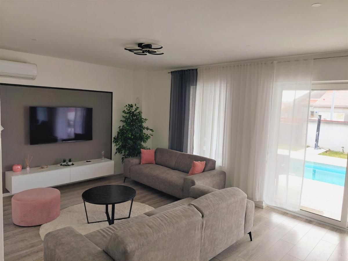 Villa Tia With Heated Pool & Jacuzzi Murvica  Екстер'єр фото